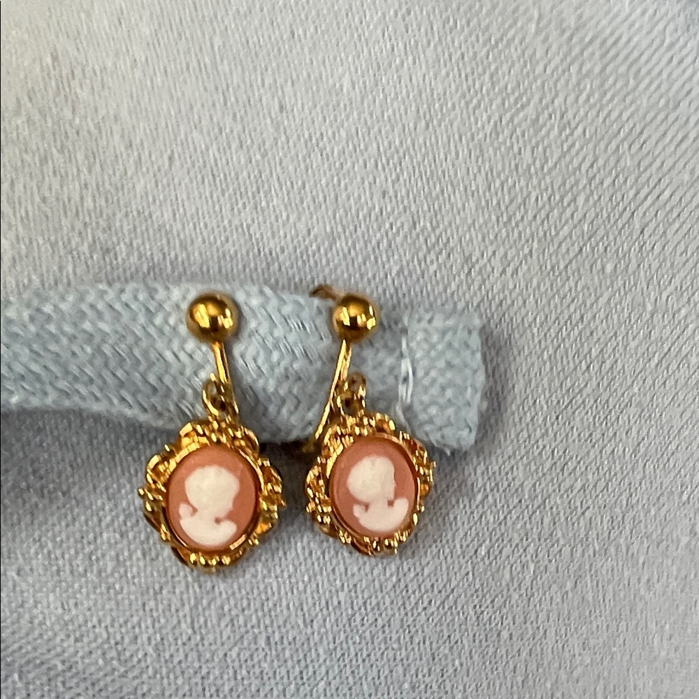 Elegant, Very Delicate Gold Cameo Earrings.WA543
